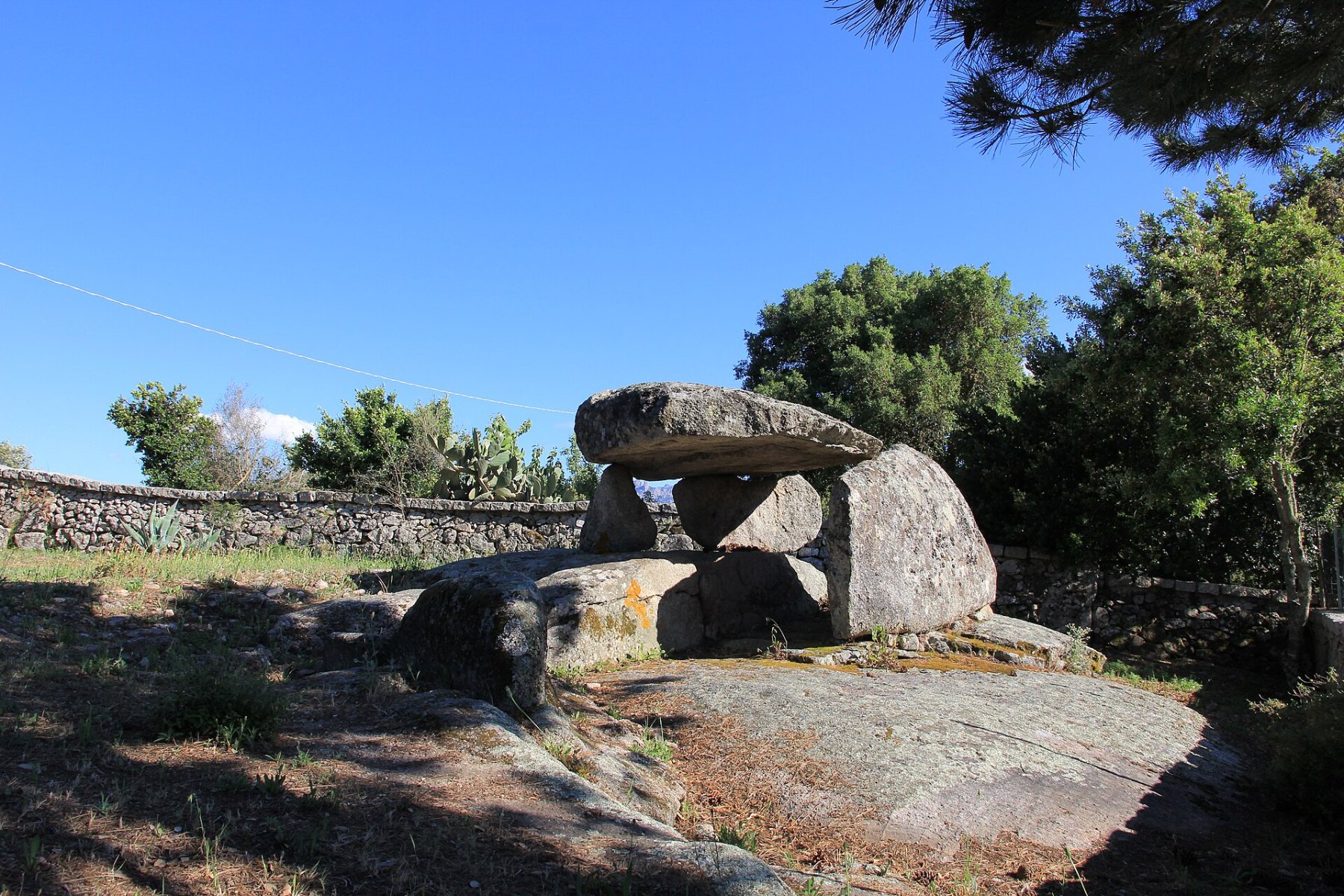 Luras - Dolmen di Billella (04)